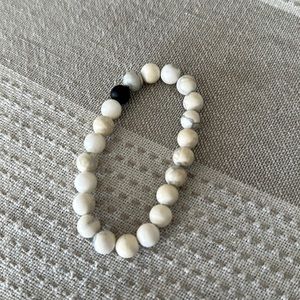 Natural howlite gemstone bracelet